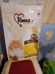 Пользовательская фотография №1 к отзыву на 1st Choice Mature Or Less Active Облегченный сухой корм для пожилых и малоактивных кошек (с курицей)